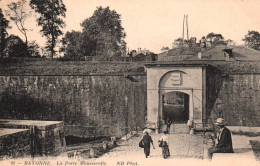 Bayonne - Rue Et La Porte Mousserolle - Bayonne