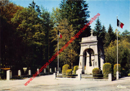 Le Monument Aux Poilus - Rossignol - Tintigny