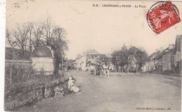 37. CHAMPIGNY SUR VEUDE . CPA. LA PLACE.ANIMATION.  ANNEE 1907 + TEXTE - Champigny-sur-Veude