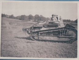 Photo 11,2x8,3cm Tank Renault Avec Militaire - Véhicules