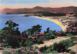 Le Lavandou -  Vue Plongeante Sur La Plage Et Le Gouron  - CPM °J - Le Lavandou