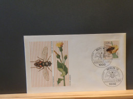 65/519P  3 FDC  BERLIN - Abeilles