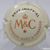 (29) PLACA. CAPSULE CHAMPAGNE ... MOET ET CHANDON .. BRUT IMPERIAL - LAMBERT 208 - Möt Et Chandon