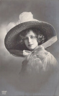 FANTAISIE - Femme - Chapeau De Paille - Sourire - Carte Postale Ancienne - Femmes