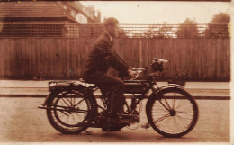 Moto Ancienne De Marque Type Modèle ? * Carte Photo * Motos Motocyclette Transport - Motorbikes