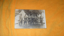CARTE POSTALE PHOTO ANCIENNE NON CIRCULEE DATE ?../ SCENE MILITAIRES AVEC LEURS ARMES CAMPEMENT..REGIMENT ?.. - Guerre 1914-18