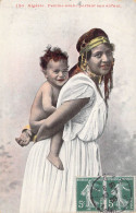 ALGERIE - Femme Arabe Portant Son Enfant - Carte Postale Ancienne - Women