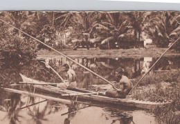 PECHEURS EN PIROGUE AUX ILES SAMOA - Samoa