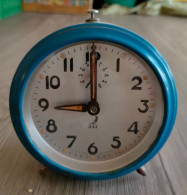 Ancien Réveil JAZ Bleu 9,5 Cm Made In France - Alarm Clocks