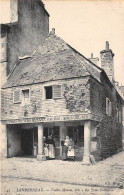 Landerneau            29          Vieille Maison Dite Des Trois Piliers. A Boire Et A Manger     N° 45    ( Voir Scan) - Landerneau