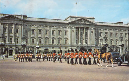 ANGLETERRE - Londres - Guards Arriving At Buckingham Palace - Carte Postale Ancienne - Autres & Non Classés