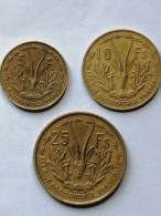 AFRIQUE OCCIDENTALE FRANCAISE  = LA SERIE DE 3 PIECES DE  MONNAIE DE 1956 - Französisch-Westafrika