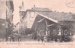 38 / BEAUREPAIRE / LA HALLE ET LA RUE DE LA REPUBLIQUE - Beaurepaire