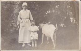 AK Foto Krankenschwester Und Kind Mit Ziege - Ca. 1910 (64453) - Groupes D'enfants & Familles