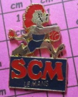 1015c Pin's Pins / Beau Et Rare / SPORTS / LION A CRINIERE ROUGE BASKETTEUR LE MANS - Basketball