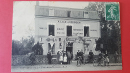 Vouvray , L'arrivée Des Tramways , Devant Le Café à L'ile Robinson - Vouvray