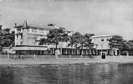 Hyeres - La Plage D'Hyeres - Institut Helio Marin -  Façade De La Mer  - CPSM °J - Hyeres