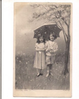 ENFANTS EN PROMENADE SOUS UN PARAPLUIE - HANSEL AND GRETEL - (N° 5289) - - Groupes D'enfants & Familles