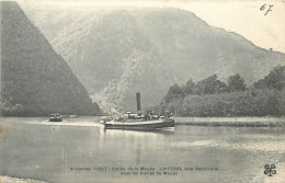 ARDENNE - Vallée De La Meuse, Laifour, Une Remorque Sous Les Dames De La Meuse. - Sleepboten