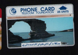Pakistan Landis Phone Card  25 Units 806 A Used  Scratch Dirty - Collections