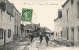 Piriac * Rue , Arrivée Par La Route De Mesquer * Villageois - Piriac Sur Mer