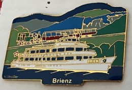 BATEAUX - NAVIRE - BOAT - BOOT - BARCA - SUISSE - SCHWEIZ - SWITZERLAND - EGF - BRIENZ - TRAIN - N°96 - FINICULAIRE (32) - Bateaux