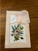 CPA Fantaisie Brodée Ancienne * + MOUCHOIR Ancien * Fleurs Flowers Mouchoir Handkerchief - Brodées