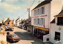 56-QUIBERON- PRESQU'ILE- LA PLACE DU MARCHE ET L'HÔTEL RESTAURANT LA CHALOUPE - Quiberon