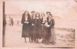 La Seyne Sur Mer - Les Sablettes - Carte Photo - Une Famille Sur La Plage -  CPA °J - La Seyne-sur-Mer