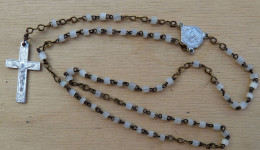 CHAPT-111 Chapelet D'enfant Aux Grains Cylindriques Blancs Croix Et Médaille En Alu - Religious Art