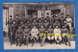 CPA Photo - Lieu à Situer - Beau Portrait D' Officier , Corps & Régiment à Identifier - Voir Zoom - Médaille Ceinturon - Uniformes