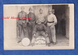 CPA Photo - " Souvenir Du Camp De MAILLY " - Beau Portrait De Soldat - Uniforme Particulier à Identifier - Homme Garçon - Uniformes