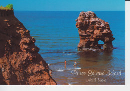 North Shore Gulf Of St. Lawrence   Prince Edward Island Canada  Gros Rocher Avec Un Trou Plage De Sable Rouge Animation - Modern Cards