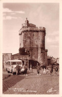 17-LA-ROCHELLE- CARTE-PHOTO- TOUR SAINT-NICOLAS ET TOURISTES - La Rochelle