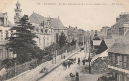 22 - LANNION - La Rue Kérampont Et L' Eglise Sainte Anne - Lannion