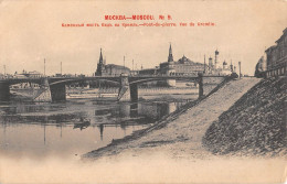 CPA RUSSIE MOSCOU MOCKBA PONT DE PIERRE VUE DU KREMLIN - Russland