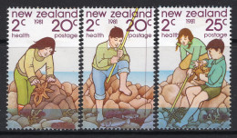 New Zealand 1981 Health - Children At The Sea Set HM (SG 1249-1251) - Neufs