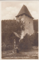 C9719) FRIESACH I. Kärnten - Ruine PETERSBERG Mit Frau Vor Holzkreuz -. BURGFRIED - Alt - Friesach