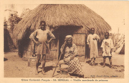 CPA SENEGAL VIEILLE MARCHANDE DE POISSONS - Senegal