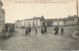 44 - Un Coin De La Place Et La Route De Port-st-père - Bouaye