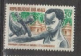 MALI-  Santé - Vaccination - Campagne Contre La Rougeole :  Infirmier Vaccinant Un Enfant - Mali (1959-...)