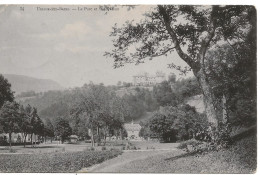 Delcampe - 38. CPA. Isère. Dauphiné. Uriage-les-Bains. Le Parc Et Le Château. - Uriage