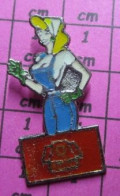 1015A Pin's Pins / Beau Et Rare / PIN-UPS / BLONDE EN SALOPETTE FAST-FOOD QUICK - Pin-ups