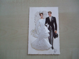 Carte Postale  Brodée Ancienne Signée COUPLE DE MARIES - Bestickt
