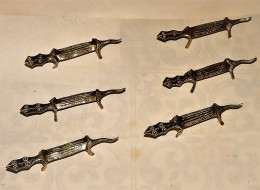 LOT 6 Ancien VINTAGE PORTE COUTEAUX EN LAITON ANIMALIER CROCODILE CAIMAN PROPR - Argenteria