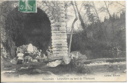 D 13  ROQUEVAIRE.  LAVANDIERES AU BORD DE L HUVEAUNE.  CARTE ECRITE - Roquevaire