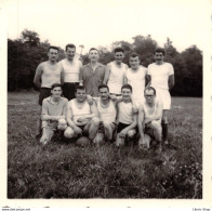 PHOTO ANCIENNE Groupe De 11 Jeunes Hommes # équipe # Football - 85X85 - Persone Anonimi