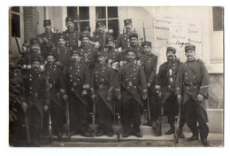 CPA 3376 - MILITARIA - Carte Photo Militaire - Soldats N° 15 Sur Les Cols - MARSEILLE,SENS,BAUNE,ROANNE,DUNKERQUE - Characters