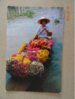 COLOURFUL FLOWERS ON THEIR WAY TO THE FLOATING MARKET - Thaïlande