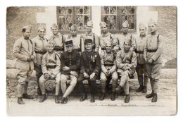 CPA 3379 - MILITARIA - Carte Photo Militaire - Officier Avec Des Médailles Militaires Et Soldats N° 57 Sur Les Cols ... - Personen